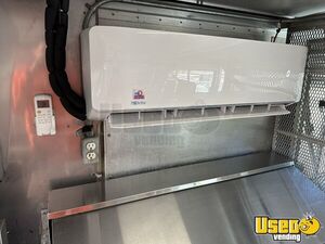 2002 Utilimaster Kitchen Food Truck All-purpose Food Truck Hand-washing Sink South Carolina Gas Engine for Sale