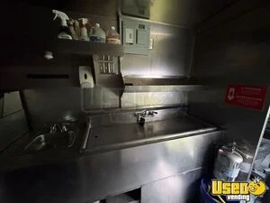 2002 Workhorse All-purpose Food Truck Prep Station Cooler Texas Diesel Engine for Sale