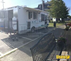 2002 Workhorse Kitchen Food Truck All-purpose Food Truck Air Conditioning Maine Gas Engine for Sale