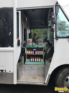 2002 Workhorse Kitchen Food Truck All-purpose Food Truck Cabinets Maine Gas Engine for Sale