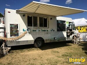 2002 Workhorse Kitchen Food Truck All-purpose Food Truck Concession Window Maine Gas Engine for Sale