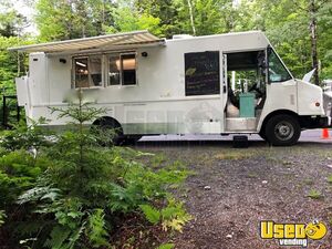 2002 Workhorse Kitchen Food Truck All-purpose Food Truck Maine Gas Engine for Sale