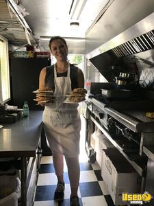 2002 Workhorse Kitchen Food Truck All-purpose Food Truck Shore Power Cord Maine Gas Engine for Sale