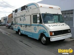 Well-maintained 2002 26'All-Purpose Food Truck Mobile Food Unit w/ HCD Insignia for Sale in California!