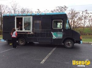 2002 Workhorse P42 All-purpose Food Truck Concession Window Pennsylvania Gas Engine for Sale