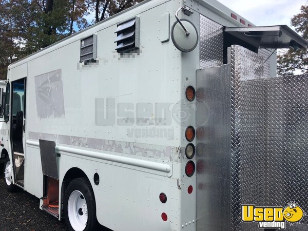 2002 Workhorse P42 All-purpose Food Truck Concession Window Virginia Diesel Engine for Sale