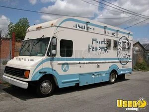 2002 Workhorse P42 All-purpose Food Truck Diamond Plated Aluminum Flooring California for Sale