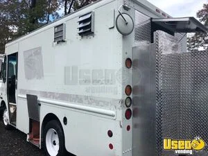 2002 Workhorse P42 New Build Food Truck Concession Window Virginia Diesel Engine for Sale