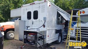 2002 Workhorse Step Van Kitchen Food Truck All-purpose Food Truck Concession Window Texas Gas Engine for Sale