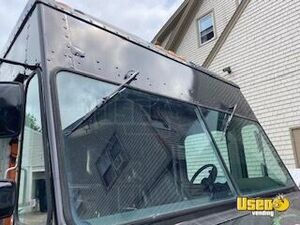 2002 Workhorse Step Van Kitchen Food Truck All-purpose Food Truck Diamond Plated Aluminum Flooring Rhode Island Diesel Engine for Sale