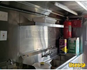 2002 Workhorse Step Van Kitchen Food Truck All-purpose Food Truck Diamond Plated Aluminum Flooring Texas Gas Engine for Sale