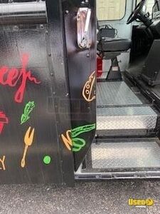2002 Workhorse Step Van Kitchen Food Truck All-purpose Food Truck Stainless Steel Wall Covers Rhode Island Diesel Engine for Sale