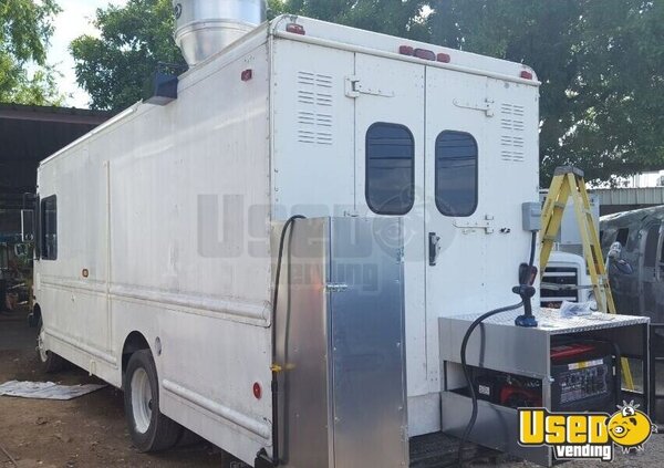 2002 Workhorse Step Van Kitchen Food Truck All-purpose Food Truck Texas Gas Engine for Sale