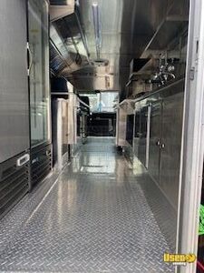 2002 Workhorse Step Van Kitchen Food Truck All-purpose Food Truck Upright Freezer Rhode Island Diesel Engine for Sale