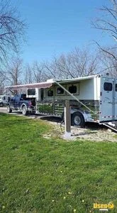 2003 3-horse Lq Trailer Kitchen Sinks Illinois for Sale