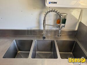 2003 All-purpose Food Truck Diamond Plated Aluminum Flooring California Gas Engine for Sale