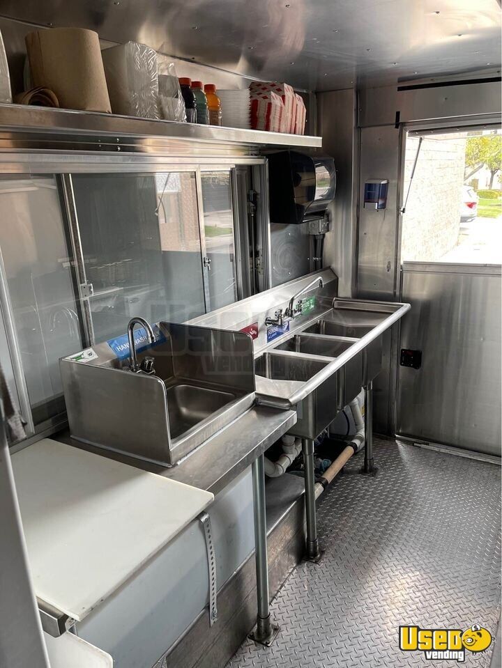 Well Equipped 2003 23' WorkHorse AllPurpose Food Truck for Sale in