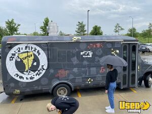2003 E-450 Pizza Truck Pizza Food Truck Triple Sink Iowa Diesel Engine for Sale