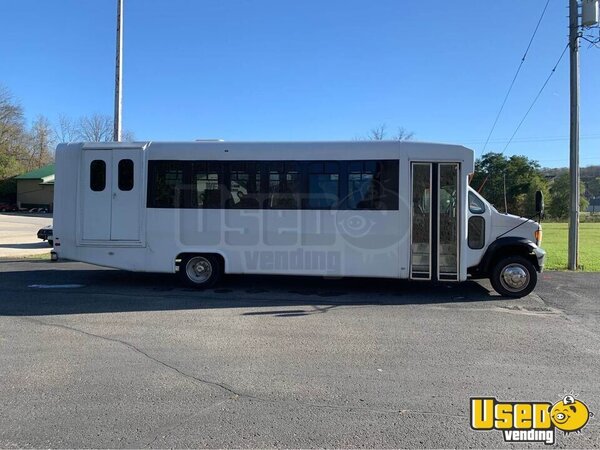 2003 E-550 Shuttle Bus Shuttle Bus Iowa Diesel Engine for Sale