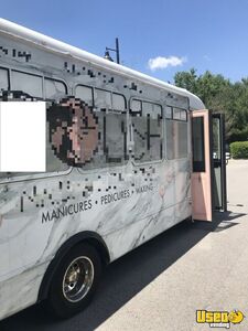 2003 E450 Startcraft Mobile Hair Salon Truck Cabinets Tennessee Gas Engine for Sale