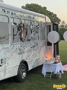 2003 E450 Startcraft Mobile Hair Salon Truck Removable Trailer Hitch Tennessee Gas Engine for Sale