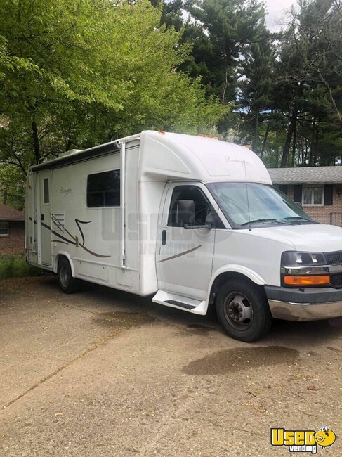 2003 Forest River 24' Mobile Hair Salon Truck Mobile Hair & Nail Salon Truck Ohio Gas Engine for Sale
