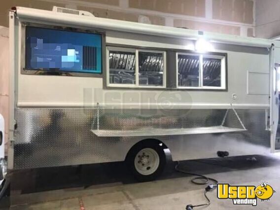 2003 Kitchen Food Truck All-purpose Food Truck California Diesel Engine for Sale