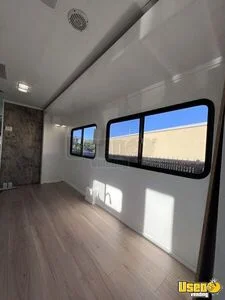 2003 Mobile Hair & Nail Salon Truck Cabinets Florida Gas Engine for Sale