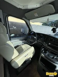2003 Mobile Hair & Nail Salon Truck Electrical Outlets Florida Gas Engine for Sale