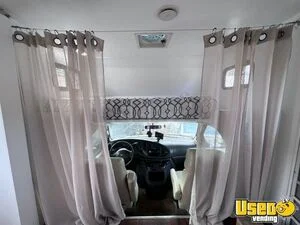 2003 Mobile Hair & Nail Salon Truck Electrical Outlets Florida Gas Engine for Sale