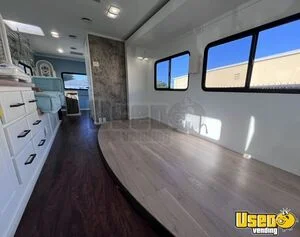 2003 Mobile Hair & Nail Salon Truck Exterior Customer Counter Florida Gas Engine for Sale