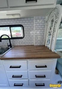 2003 Mobile Hair & Nail Salon Truck Generator Florida Gas Engine for Sale