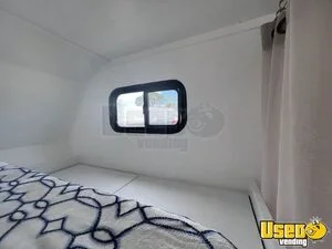 2003 Mobile Hair & Nail Salon Truck Gray Water Tank Florida Gas Engine for Sale