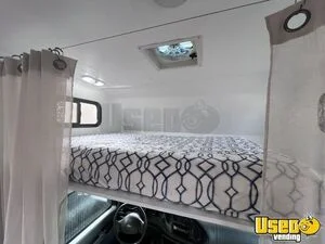 2003 Mobile Hair & Nail Salon Truck Toilet Florida Gas Engine for Sale