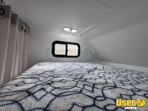 2003 Mobile Hair & Nail Salon Truck Water Tank Florida Gas Engine for Sale