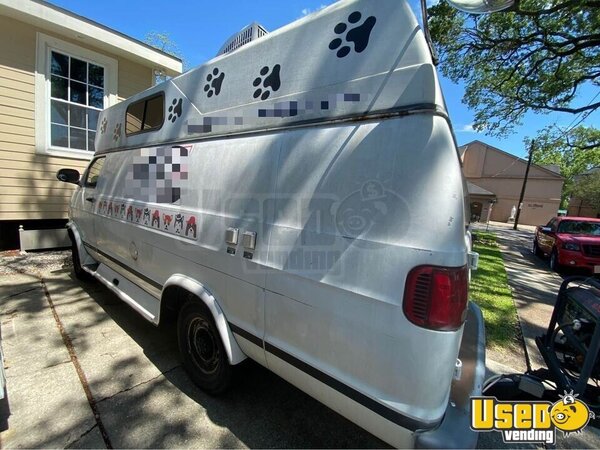 2003 Mobile Pet Grooming Van Pet Care / Veterinary Truck Louisiana Gas Engine for Sale
