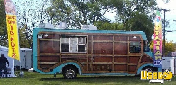 2003 Mt45 Kitchen Food Truck All-purpose Food Truck New Mexico Diesel Engine for Sale