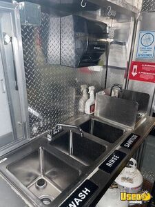 2003 P30 Step Van Kitchen Food Truck All-purpose Food Truck Diamond Plated Aluminum Flooring Nevada Diesel Engine for Sale