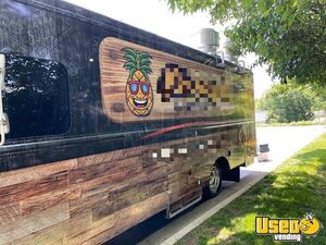 2003 P42 All-purpose Food Truck Diamond Plated Aluminum Flooring North Carolina Diesel Engine for Sale