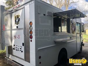 2003 P42 Step Van Kitchen Food Truck All-purpose Food Truck Stainless Steel Wall Covers New York Diesel Engine for Sale