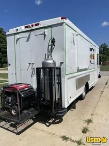 2003 P42 Taco Food Truck Concession Window Michigan Gas Engine for Sale