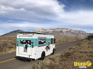 2003 P42 Workhorse Coffee & Beverage Truck Concession Window Wisconsin Diesel Engine for Sale