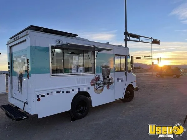 2003 P42 Workhorse Coffee & Beverage Truck Wisconsin Diesel Engine for Sale