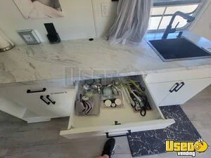 2003 Pioneer Mobile Hair & Nail Salon Truck 25 Missouri for Sale