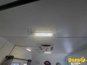 2003 Pioneer Mobile Hair & Nail Salon Truck 34 Missouri for Sale