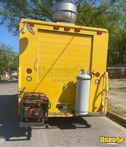 2003 Step Van Kitchen Food Truck All-purpose Food Truck Insulated Walls Tennessee Gas Engine for Sale