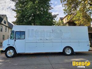 2003 International P1000 Step Van | Empty Step Van Vending Truck for Sale in Wisconsin!