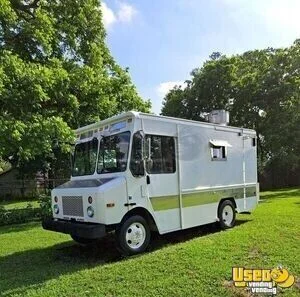 2003 Stepvan Kitchen Food Truck All-purpose Food Truck Diamond Plated Aluminum Flooring Texas Diesel Engine for Sale