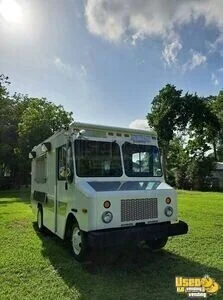 2003 Stepvan Kitchen Food Truck All-purpose Food Truck Stainless Steel Wall Covers Texas Diesel Engine for Sale