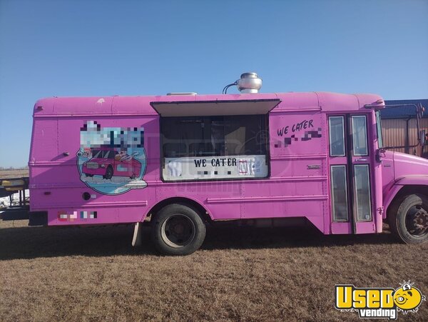 2003 Thomas Food Truck Bus All-purpose Food Truck Saskatchewan Diesel Engine for Sale